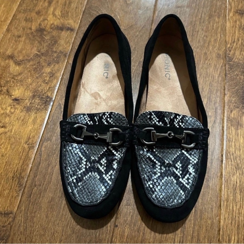 Vionic Dayna snake print suede loafer